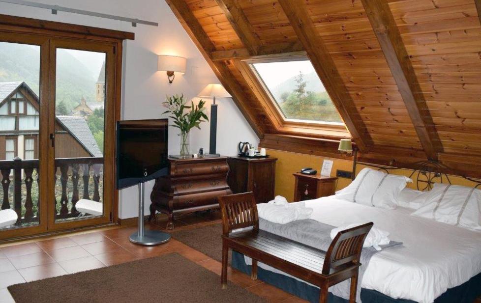 Mauberme Mountain Boutique Hotel Salardú Esterno foto